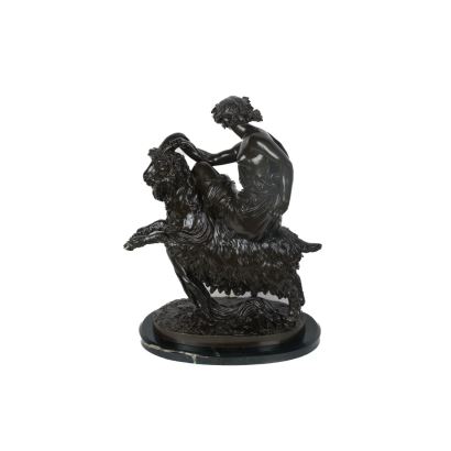 Según modelo de Michel Claude Clodion, S. XIX.