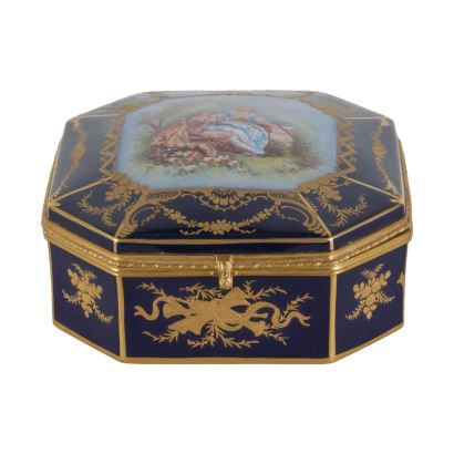 Caja en porcelana Sévres, ppios. S. XX.