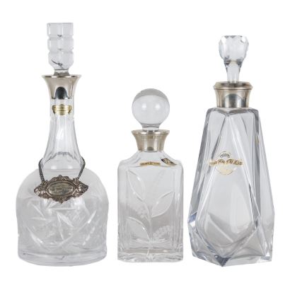 Conjunto formado por tres licoreras, S. XX.