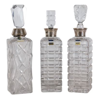 Conjunto formado por tres licoreras, S. XX.