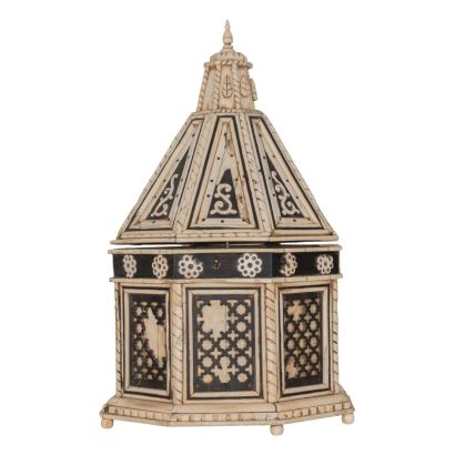 Arqueta, siguiendo modelos venecianos del S. XVI, S. XIX.