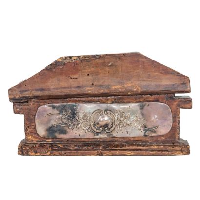 Arqueta de tejadillo, posiblemente gótica.