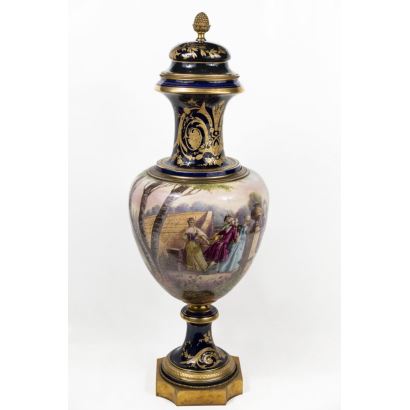 Jarrón con tapa, S. XIX.