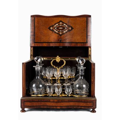 Caja licorera Napoleón III, S. XIX.