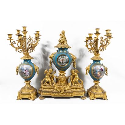 Reloj de sobremesa con guarnición, Napoleón III, segunda mitad del S. XIX.