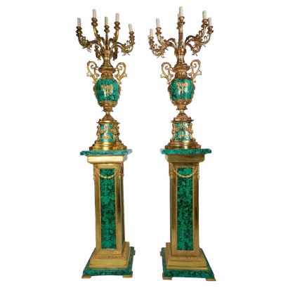 Monumental pareja de candelabros con peanas estilo Imperio