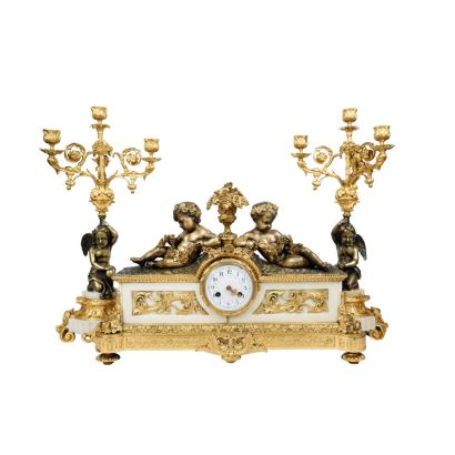 Reloj de sobremesa con guarnición, estilo Luis XVI, S. XIX