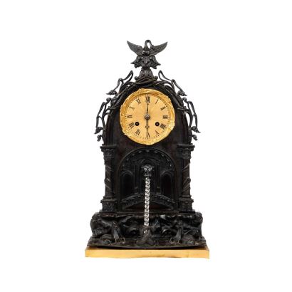 Reloj de movimiento estilo Neogótico, S. XIX.