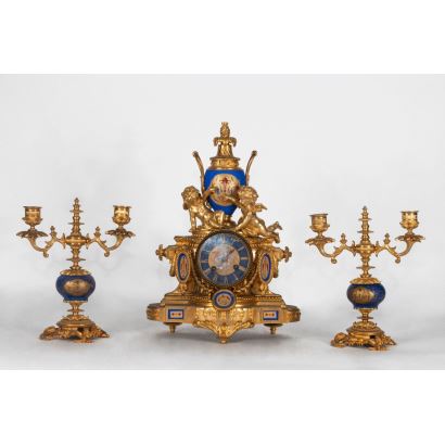 Reloj de sobremesa con guarnición, S. XIX