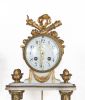 Reloj de sobremesa con guarnición, estilo Imperio, S. XIX.. Relojes.
