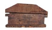 Arqueta de tejadillo, posiblemente gótica.. Objetos.