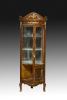 Vitrina esquinera estilo francés, siglo XX. . Muebles.
