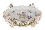 Centro en porcelana alemana, S. XIX.. Porcelana.