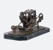 Según modelo de Louis Gossin (1846 - 1928). Bronces.