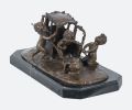 Según modelo de Louis Gossin (1846 - 1928). Bronces.