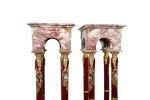 Pareja de pedestales estilo Imperio. Muebles.