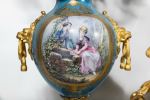 Reloj de sobremesa con guarnición, Napoleón III, segunda mitad del S. XIX.. Relojes.