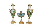 Conjunto en porcelana estilo Sévres, S. XX.. Porcelana.