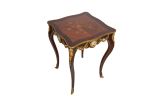 Mesita estilo Luis XV, S. XX.. Muebles.