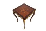 Mesita estilo Luis XV, S. XX.. Muebles.