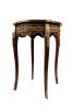Mesita estilo Luis XV. Muebles.