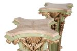 Pareja de pedestales estilo rococó.. Muebles.