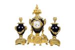 Reloj de sobremesa con guarnición, Francia S. XIX. Relojes.