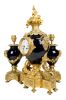 Reloj de sobremesa con guarnición, Francia S. XIX. Relojes.