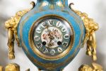 Reloj de sobremesa con guarnición, Napoleón III, segunda mitad del S. XIX.. Relojes.