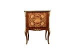 Comodita estilo Napoleón III. Muebles.